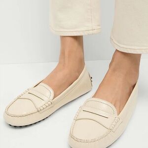 Jia Driving Loafer size 9
Ivory